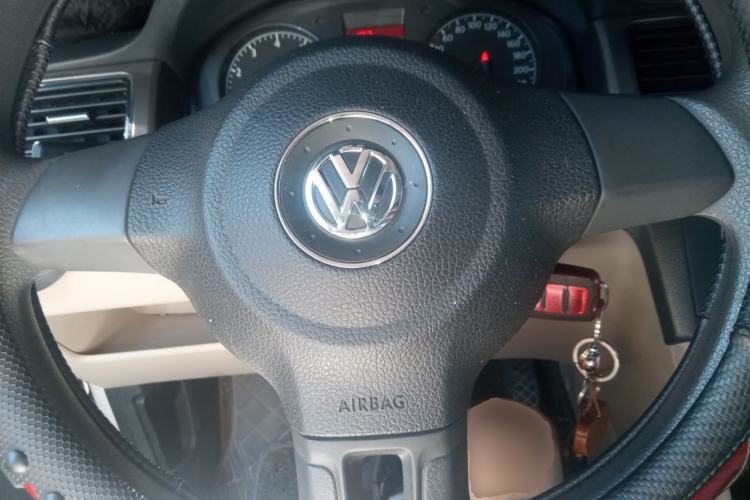 Used Volkswagen Santana 2015 1.6L Manual Comfort Edition