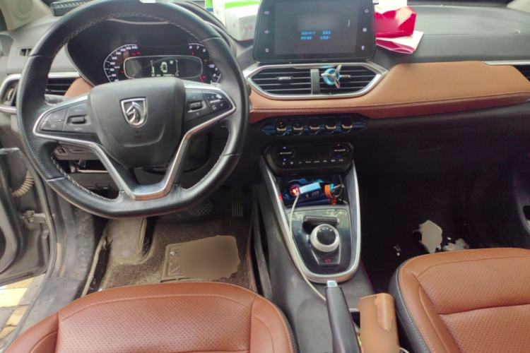 Used Baojun 510 2017 1.5L Automatic Luxury Model Center Console