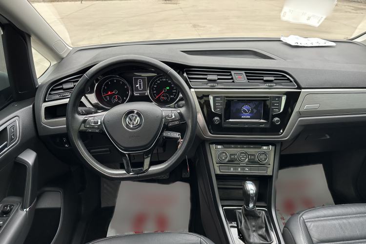 Used Volkswagen Touran 2016 Volkswagen Touran L 280TSI DSG Comfort Edition Interior 1