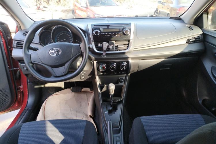 Used Toyota YARiS L Zhi Xiang 2017 1.5E CVT Dynamic Edition Center Console