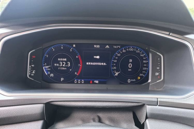 Used Volkswagen T-ROC 2024 300TSI DSG Two-Wheel-Drive Chen Guang Edition Interior 5