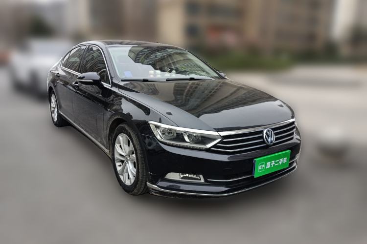 Used Volkswagen Magotan 2018 330TSI DSG Luxury Model Front Right 45 Deg