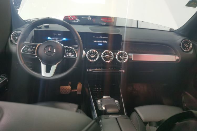 Used Mercedes-Benz GLB 2020 Updated GLB 200 Dynamic Edition Center Console