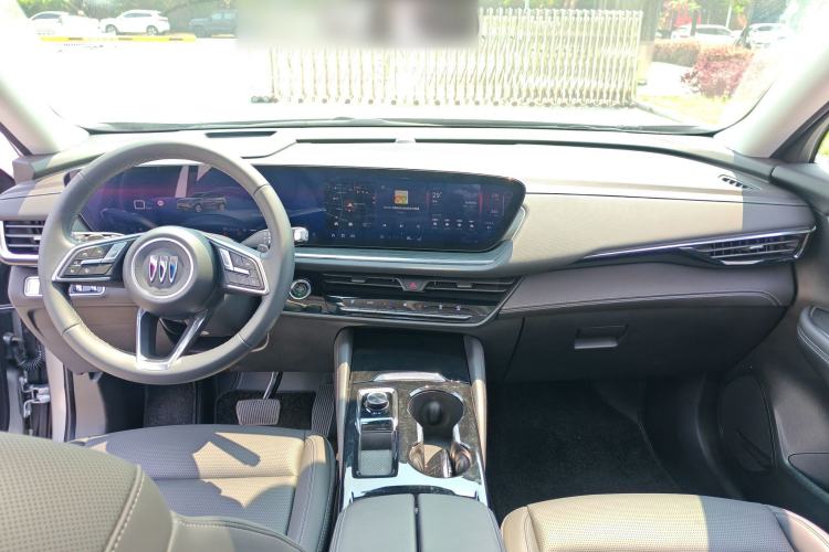 Used Buick Envision 2025 25T Entry-Grade Platinum Edition Interior 2