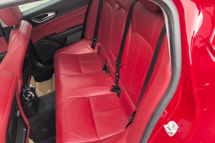 Used Alfa Romeo Giulia 2017 2.0T 200HP Luxury Edition
