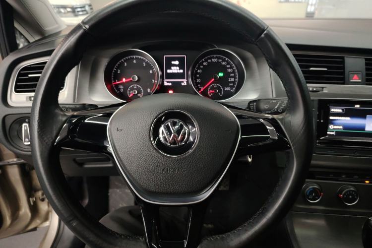 Used Volkswagen Golf 2016 230TSI Automatic Comfort Version
