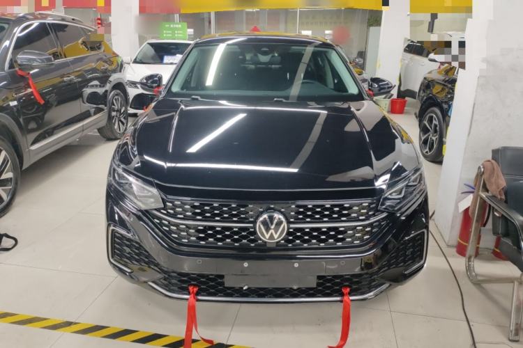 Used Volkswagen Passat 2022 330TSI Starry Luxury Edition – Exclusive Special Edition
