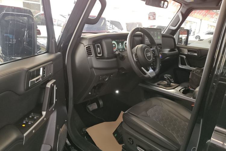 Used 212 T01 2024 2.0T Mechanic
