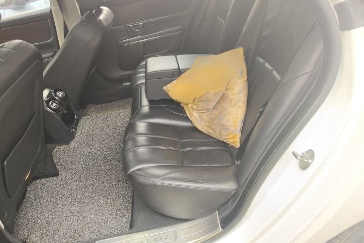 Used Jaguar XJ 2014 XJL 2.0T Two-Wheel-Drive Elegant Business Edition Left Rear Seat