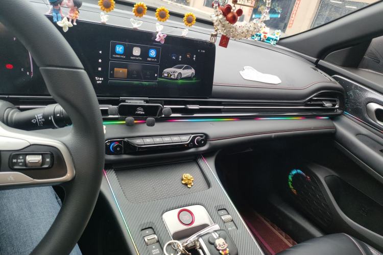 Used GAC Trumpchi EMPOW 2023 Shadow Leopard H High-Energy Hybrid Edition Center Console