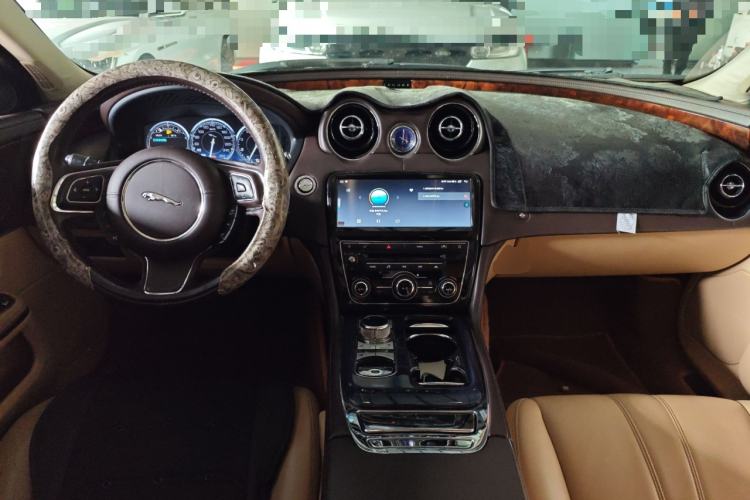 Used Jaguar XJ 2012 XJL 3.0 Panoramic Business Edition Center Console