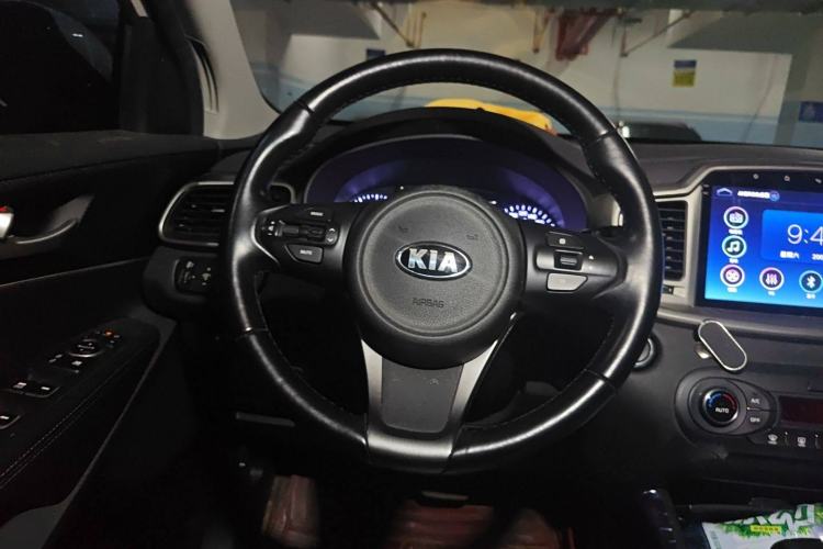 Used Kia Sorento 2016 Sorento L 2.4L Gasoline 4WD Custom Edition 5 Seats China IV Standard