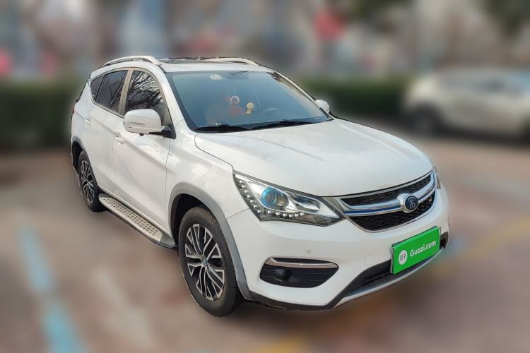 Used BYD Song New Energy 2017 Song DM 1.5TID All-Wheel Drive Luxury Model Front Right 45 Deg