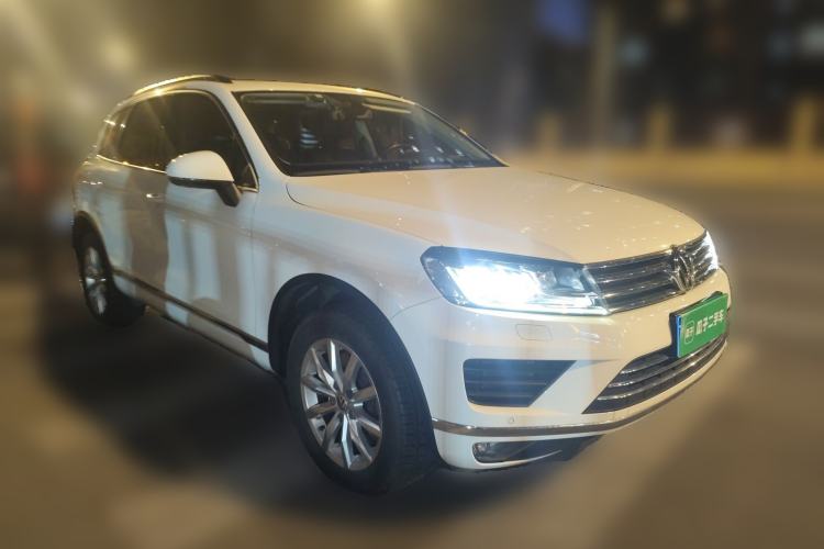 Used Volkswagen Touareg 2016 3.0 TSI Ignis Edition Front Right 45 Deg