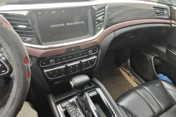 Used GAC Trumpchi GS8 2017 320T Two-Wheel Drive Luxury Smart Connectivity Version (7 Seats) Audio And AC Panel