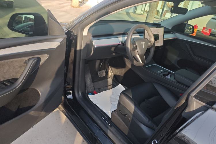 Used Tesla Model Y 2023 Rear-Wheel-Drive Version
