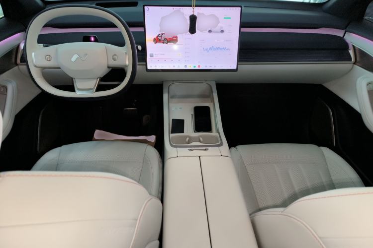 Used ONVO L60 2024 60 kWh All-Wheel Drive Center Console