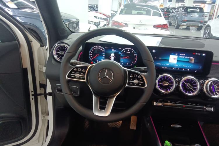 Used Mercedes-Benz GLB 2021 GLB 200 Dynamic Edition Steering Wheel
