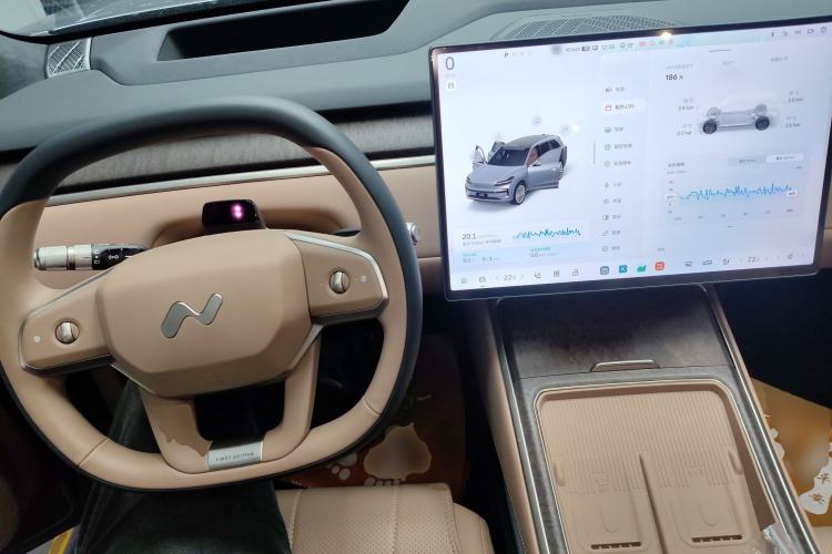 Used ONVO Luxeed L90 2025 Model—Max Six-Seater Version Center Console