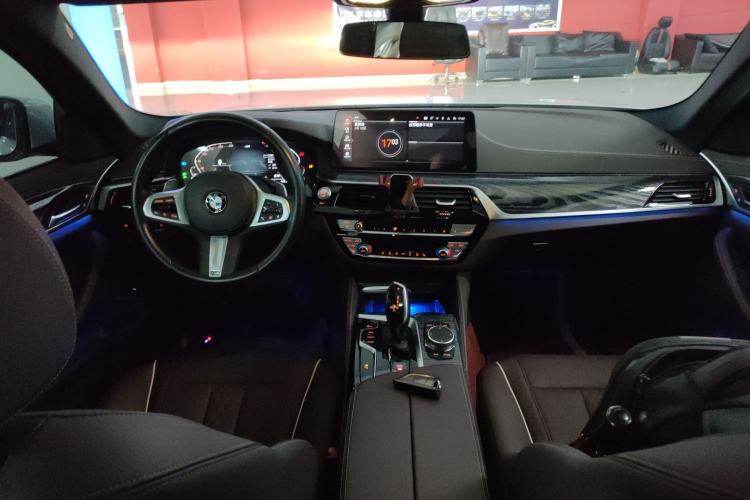 Used BMW 5 Series 2022 Restyled 530Li Leading Edition M Sport Package Center Console