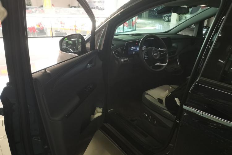 Used Buick GL8 New Energy 2025 Lu Shang Luxury Edition 7-Seater