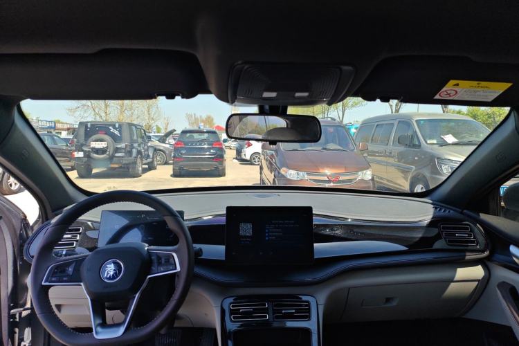 Used BYD Qin PLUS 2024 HONOR Edition DM-i 55KM Leading Model Center Console