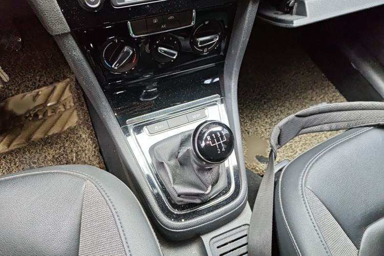 Used Volkswagen Bora 2015 Zhuihui Edition 1.6L Manual Comfort Model Gear Lever