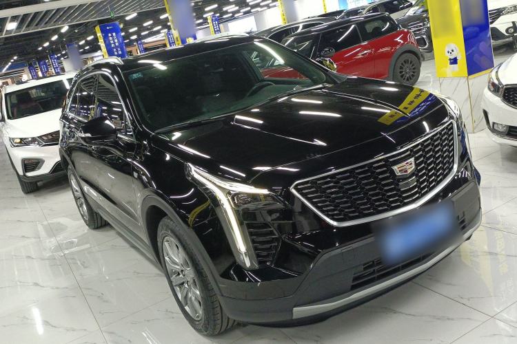 Used Cadillac XT4 2022 28T Two-Wheel-Drive Luxury Version Front Right 45 Deg