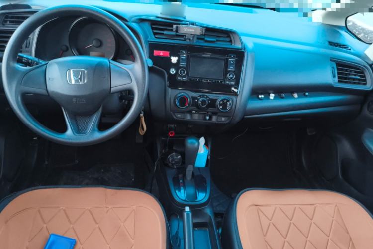 Used Honda Fit 2014 1.5L LX CVT Comfort Model Center Console