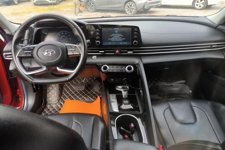 Used Hyundai Elantra 2021 1.5L CVT GLX Elite Edition Center Console