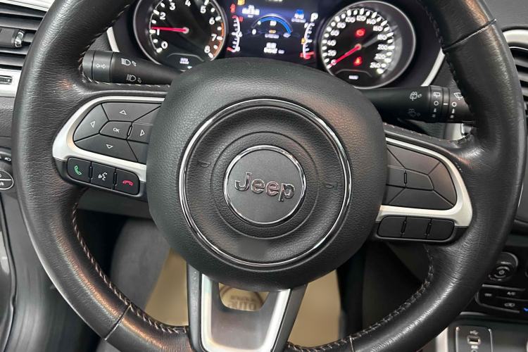 Used Jeep Compass 2017 200T Automatic Family Edition Steering Wheel