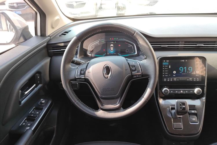 Used ORA iQ 2018 High-Range Version Smart Connectivity Model