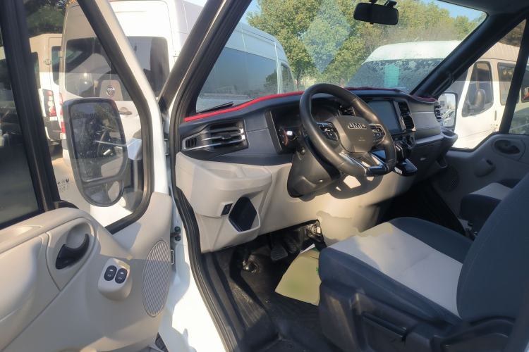 Used JMC Fushun 2023 2.0T Automatic Mid-axle Mid-roof Business-Class 9-Seater