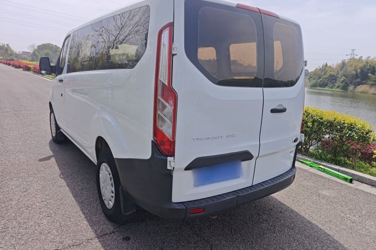 Used Ford Transit 2017 2.0T Diesel Multi-Purpose Commercial Vehicle Short Wheelbase Low Roof China V Standard