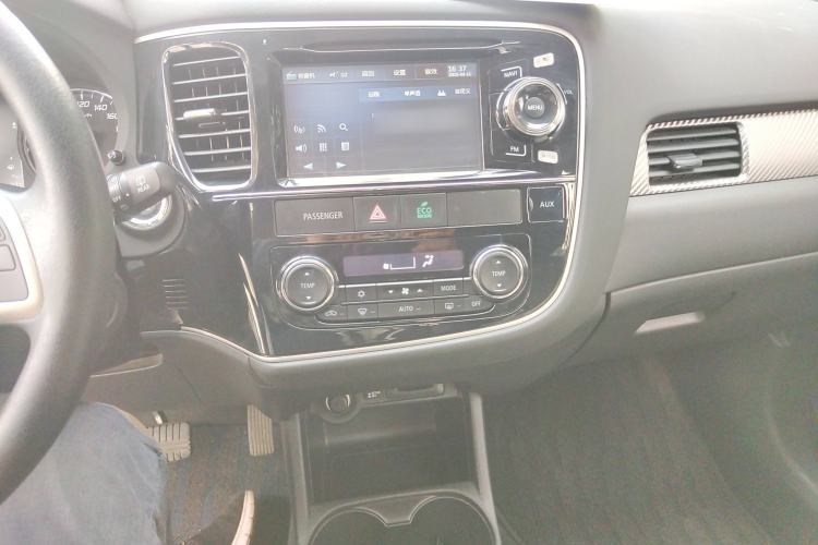 Used Mitsubishi Outlander 2014 2.4L 4x4 Deluxe Value Edition 7 Seats
