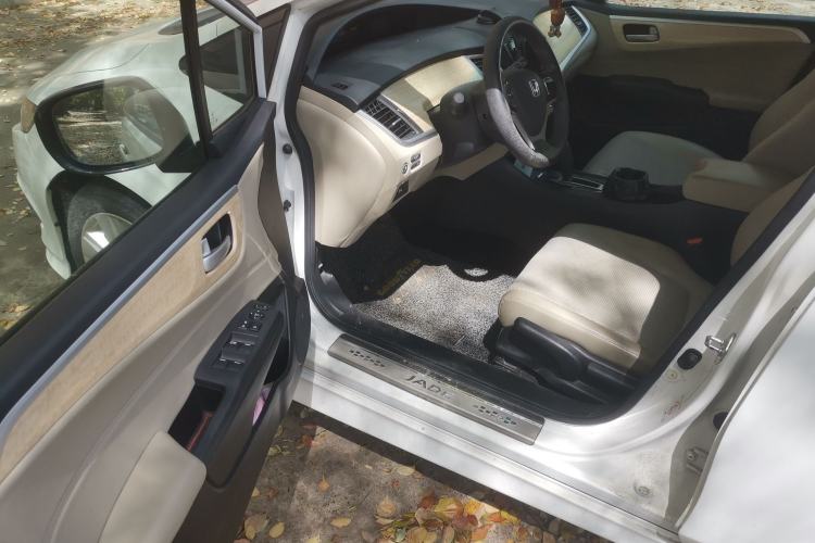 Used Honda Jade 2013 1.8L automatic Comfort version 5 seats
