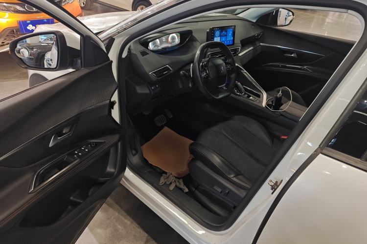 Used Peugeot 4008 2017 350THP Elite Edition Driver Seat