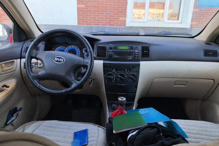 Used BYD F3 2012 Energy-Saving Model 1.5L Manual Comfort Version Center Console