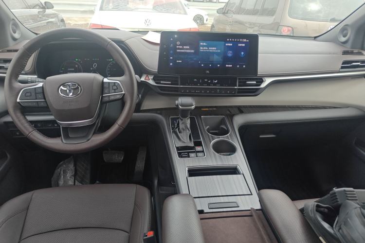 Used Toyota Granvia 2023 2.5L Hybrid Flagship VIP Edition
