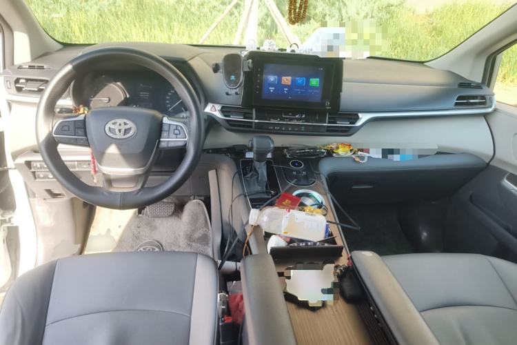 Used Toyota Granvia 2024 2.5L Hybrid Luxury Edition
