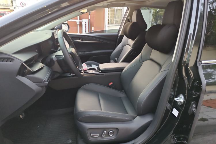 Used Toyota Camry 2026 Model Dual-Engine 2.0HSE Sport Lite Edition