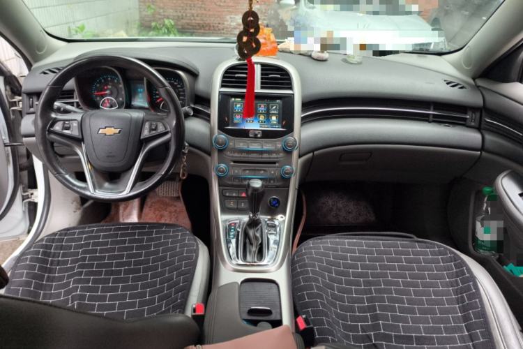 Used Chevrolet Malibu 2014 2.0L Automatic Luxury Edition Center Console