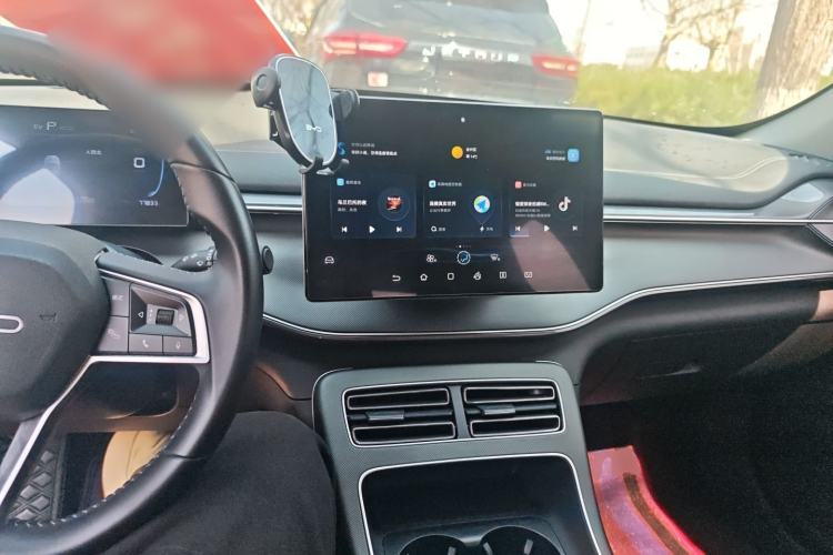 Used BYD Destroyer 05 2024 Honor Edition DM-i 120KM Luxury Model Center Console