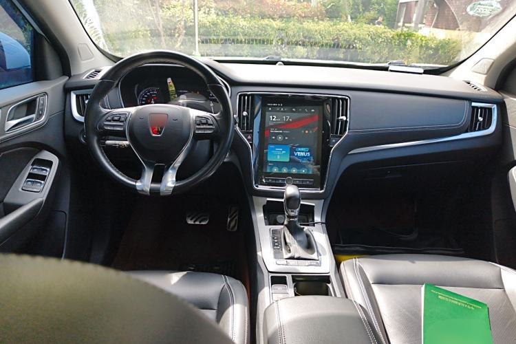 Used Roewe RX5 2016 30T Two-Wheel Drive Automatic Internet Smart Edition Center Console