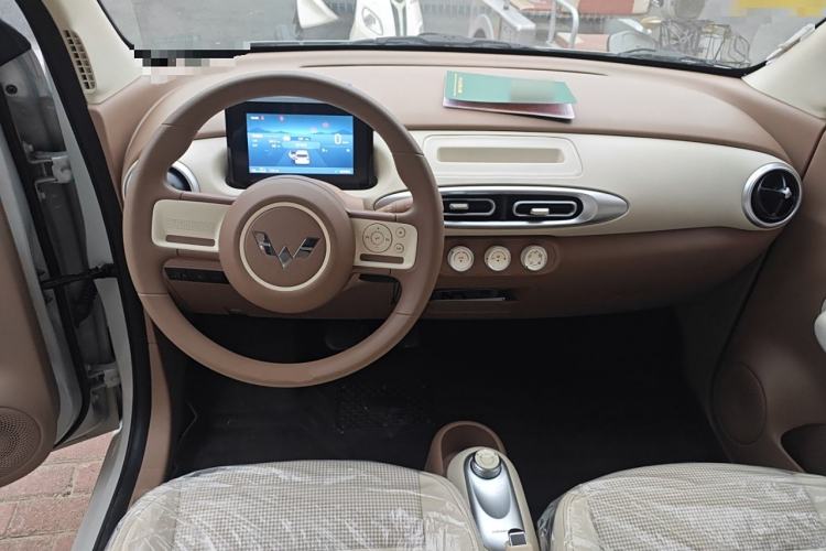 Used Wuling Hongguang MINIEV 2025 Four-Door Version Advanced Edition Center Console