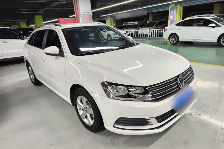 Used Volkswagen Gran Lavida 2015 1.6L Automatic Fashion Edition Front Right 45 Deg