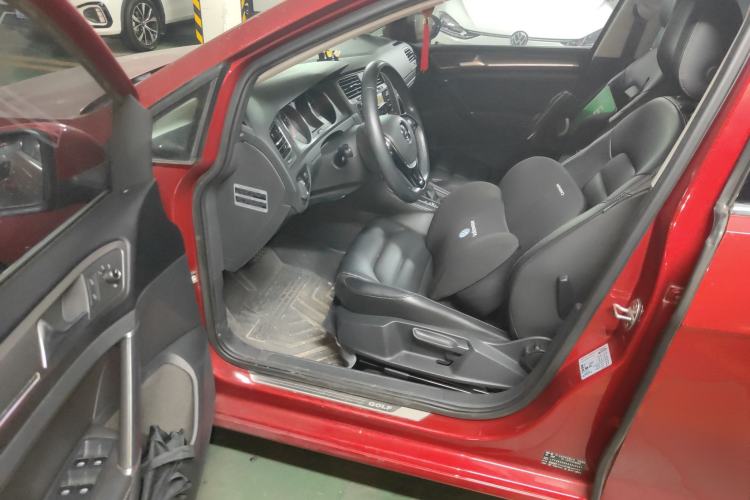 Used Volkswagen Golf 2016 230TSI Automatic Luxury Version
