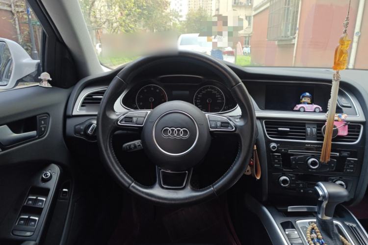 Used Audi A4L 2015 35 TFSI Automatic Standard Model Steering Wheel