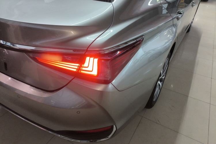 Used Lexus ES 2020 200 Excellence Edition Exterior 3