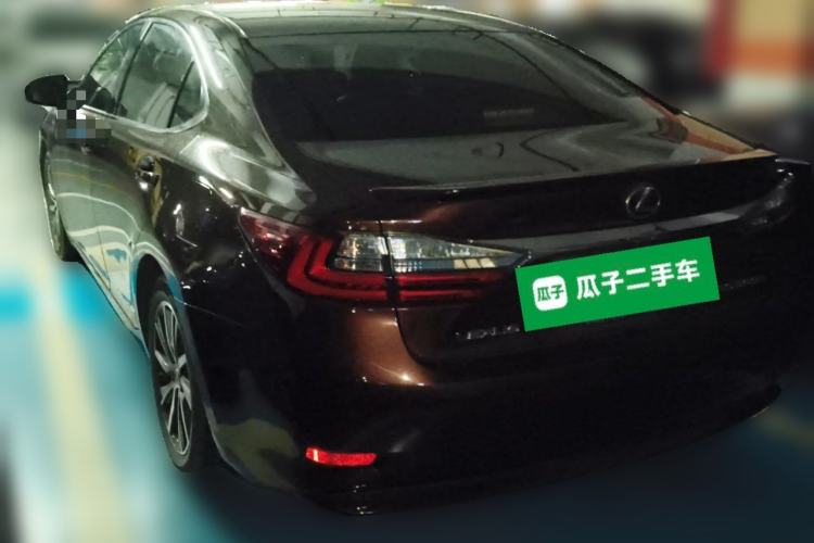 Used Lexus ES 2015 300h Comfort Edition
